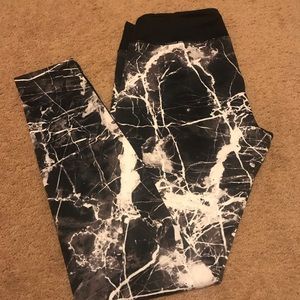 Marbled “lighting” leggings